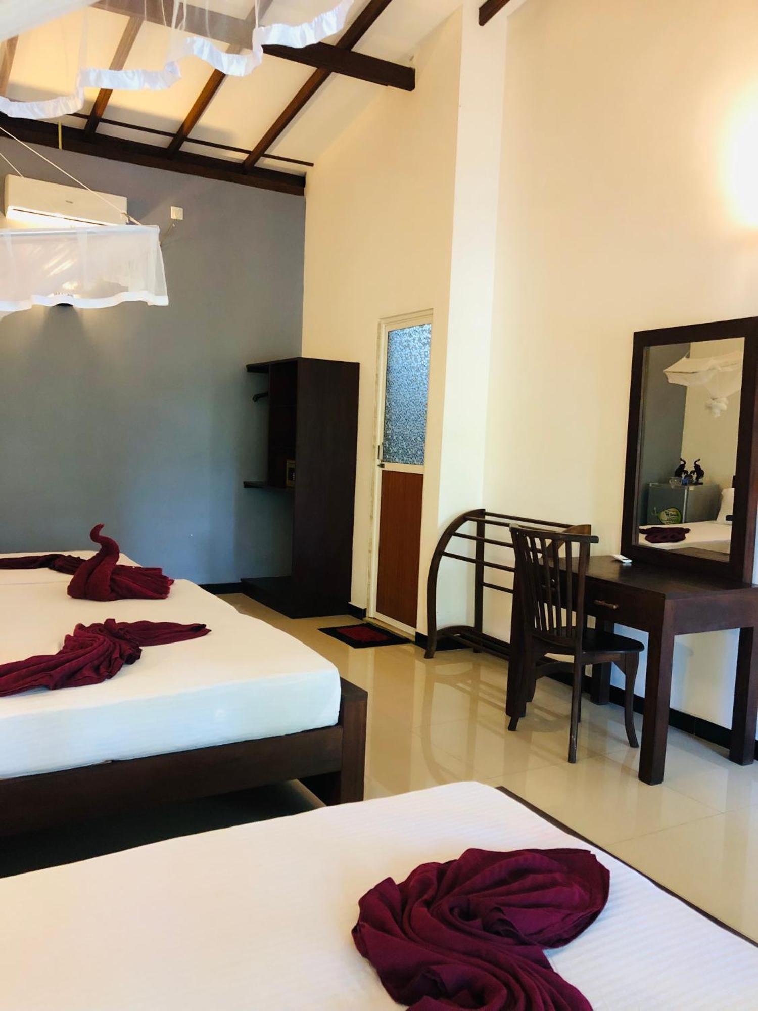 Tinara River Inn, Weligama Eksteriør bilde